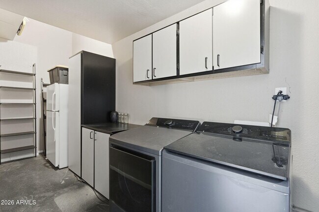 Building Photo - 7352 E Valley Vista Dr