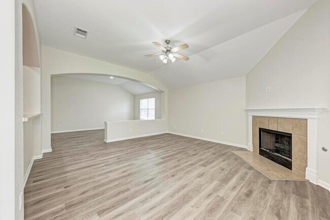 Building Photo - 18420 Dry Brook Loop