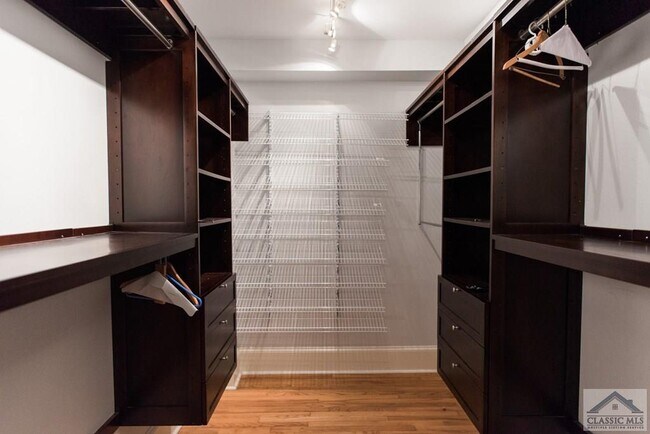 Building Photo - 285 Hampton Ct