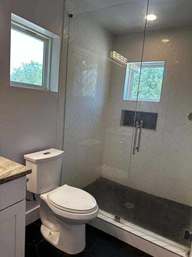 Building Photo - TX-AUS-113DEN