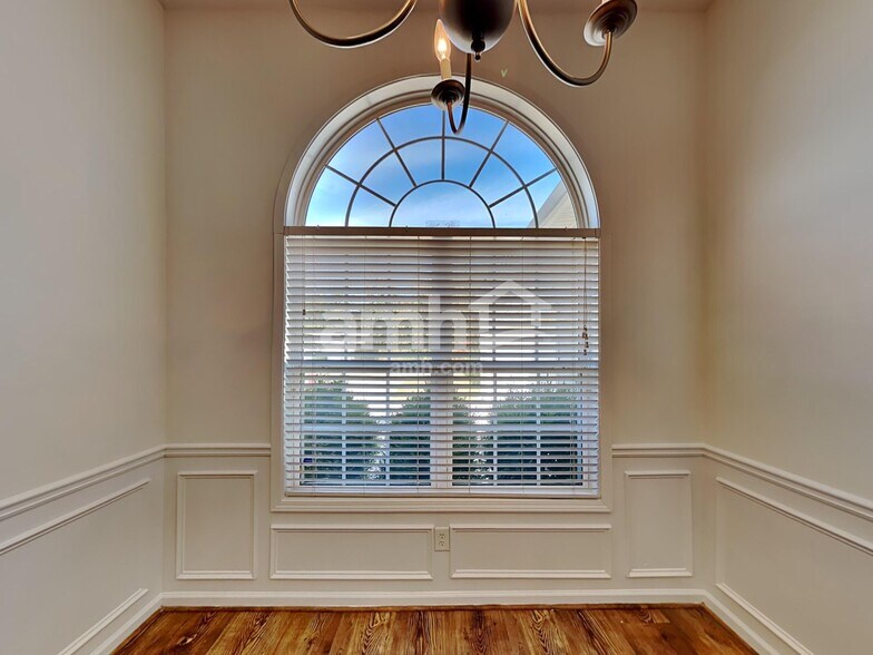 Building Photo - 5147 Scenic View Rd