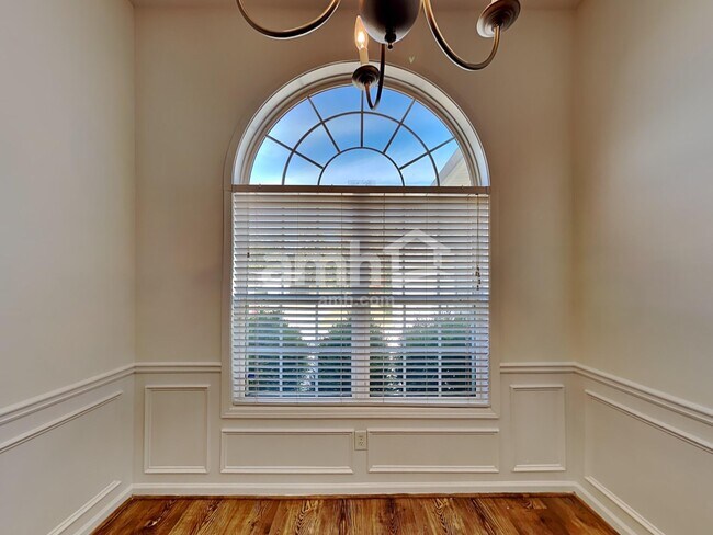 Building Photo - 5147 Scenic View Rd