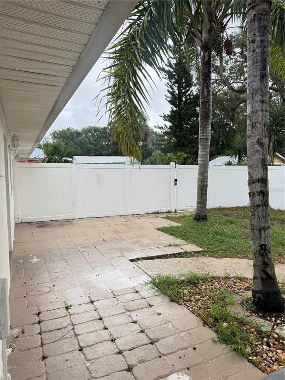 Building Photo - 724 Downing St