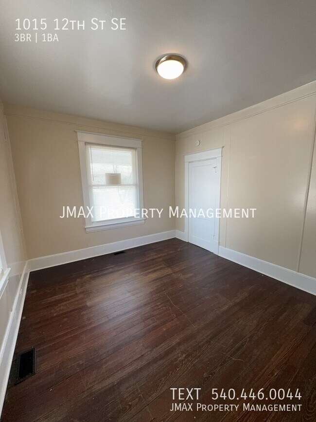 Building Photo - 1015 12th St SE