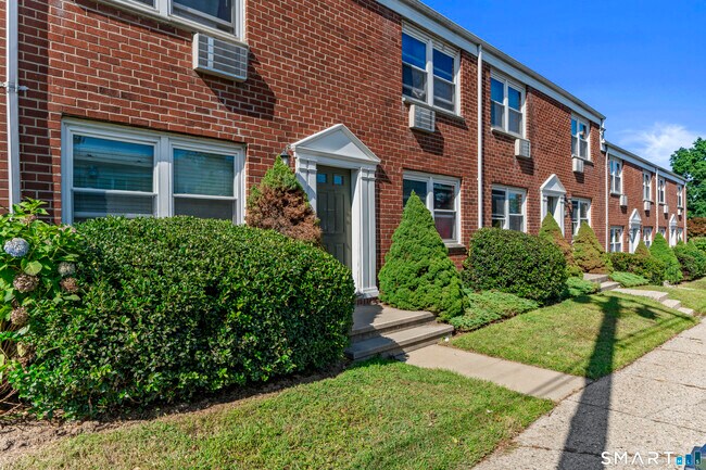 Building Photo - 13 Hamilton Ct