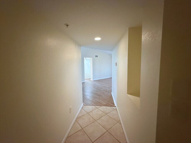 Building Photo - Residence Dr