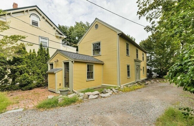 Building Photo - 7 Park Pl