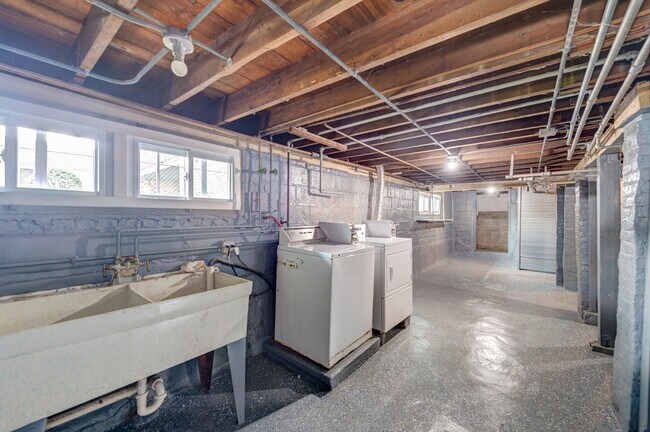 Building Photo - 416 N Central Ave