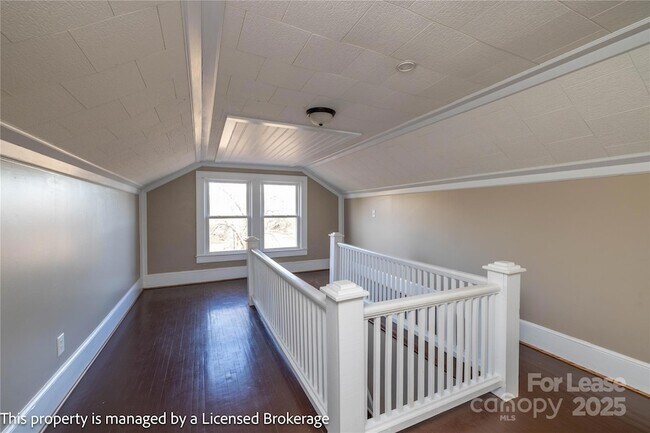 Building Photo - 1420 Amhurst St