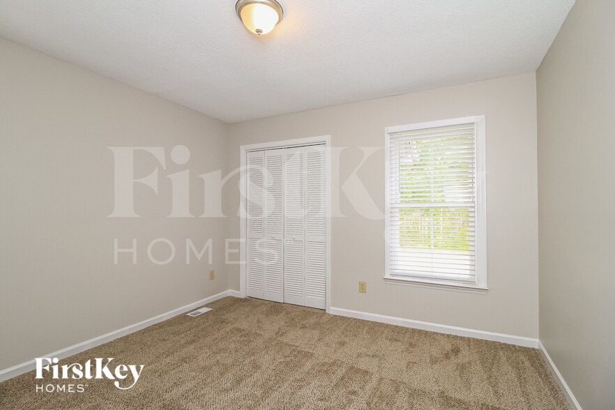 Building Photo - 324 Century Blvd