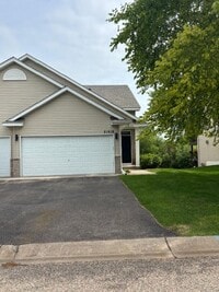 Building Photo - 2 Bedroom 2 Bath Townhome in Rogers!