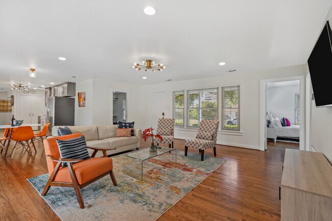 Building Photo - 6513 Malvey Ave