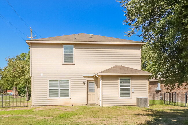 Building Photo - 28902 Rio Grande River Dr