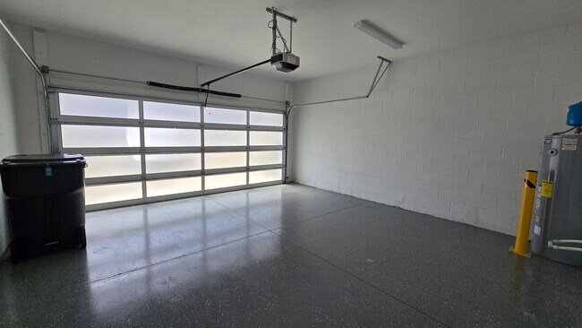 Building Photo - Beautiful and Modern 4 bed 3.5 Bath Townho...