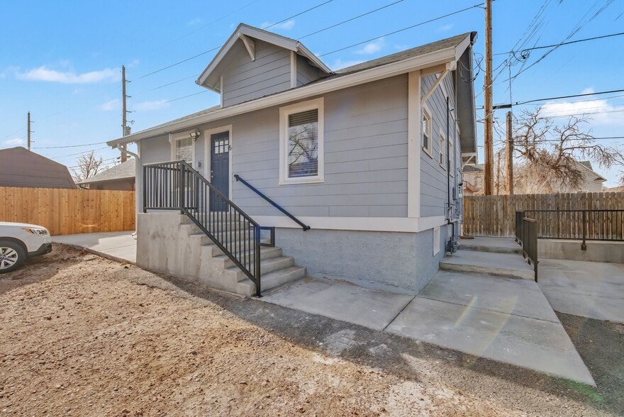 Building Photo - 1617 10th Ave