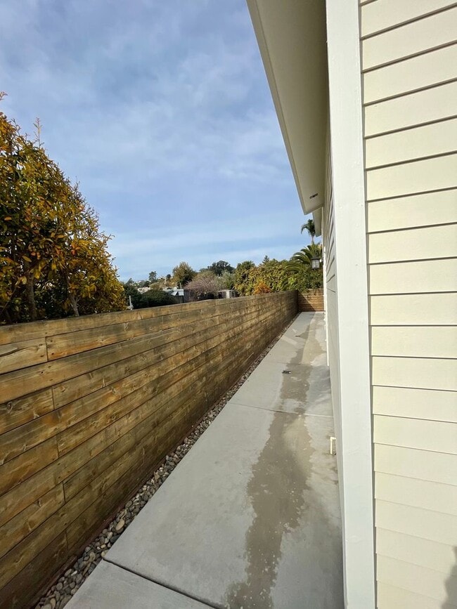 Building Photo - 121 Nelson St