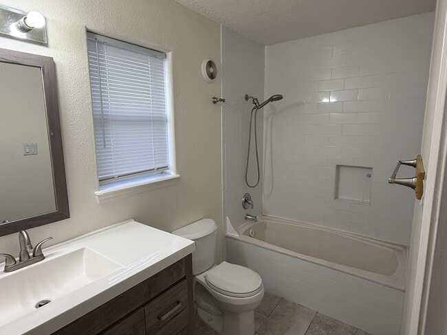 Building Photo - 10538 Olympic St NW