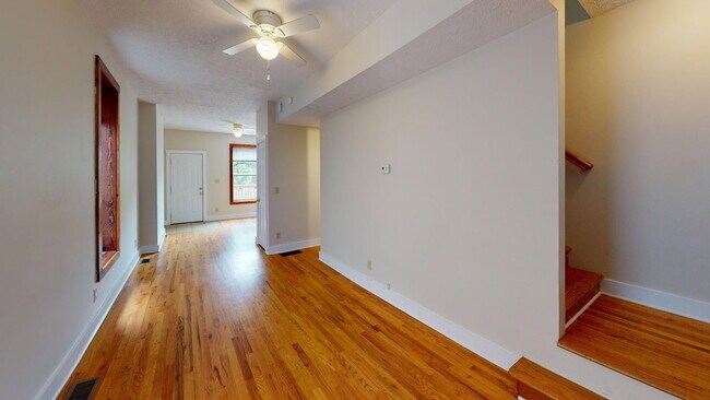 Building Photo - 1366 Indianola Ave