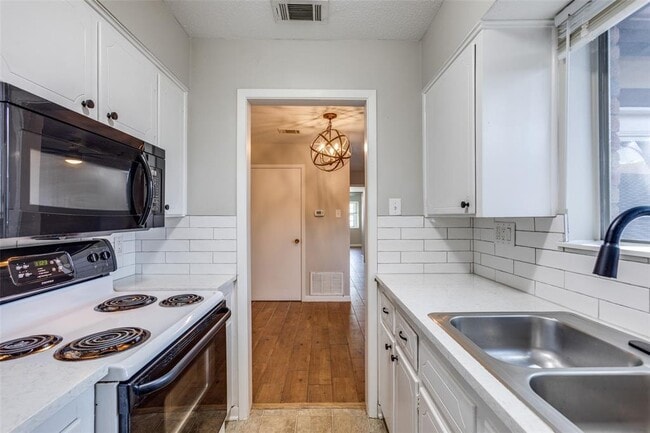 Building Photo - 3459 Greystone Dr