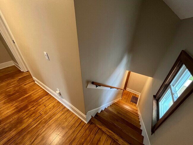 Building Photo - 162 Talmadge St