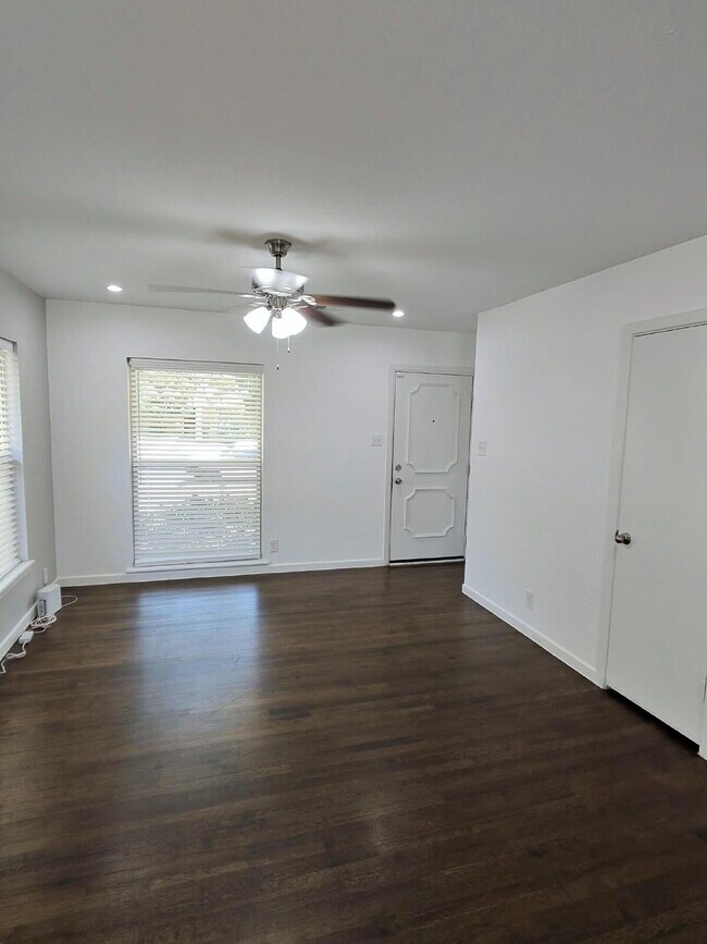 Building Photo - 3241 S Edgefield Ave