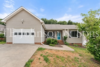 Building Photo - Charming One Level 3 Bedroom Home with Fenced Yard, Garage, and Deck