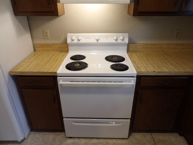 Building Photo - 204 Landings Dr
