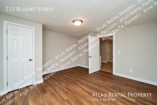 Building Photo - 213 Blount St