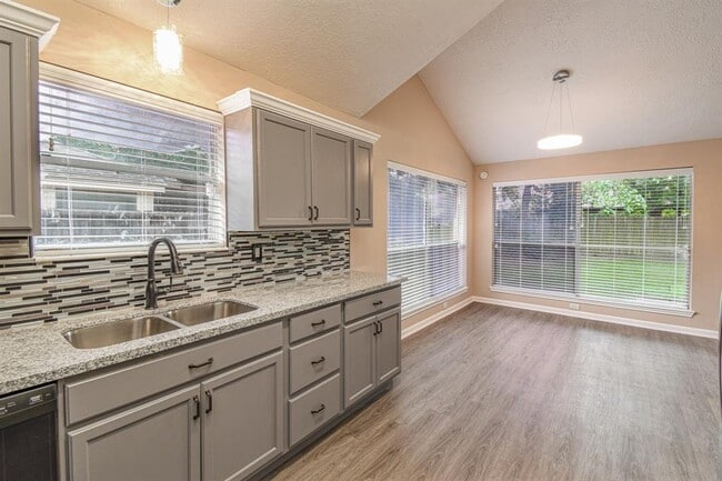 Building Photo - 15903 N Trace Dr