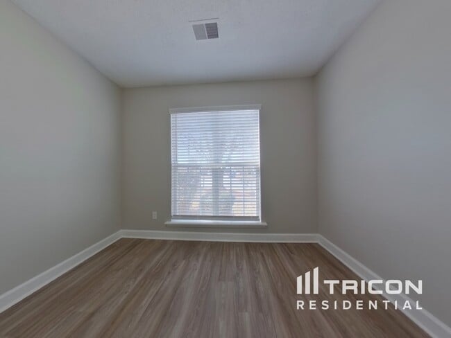 Building Photo - 92 Providence Plantation Cir