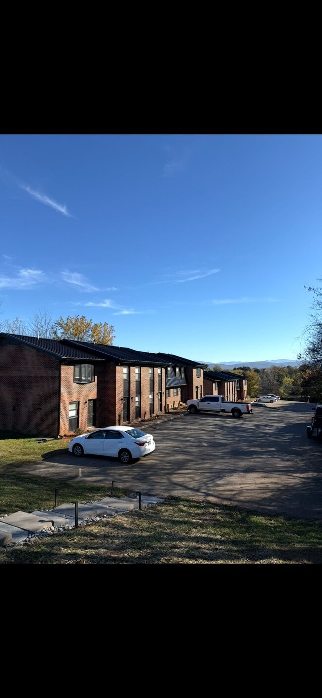 Building Photo - 106 Asbury Way