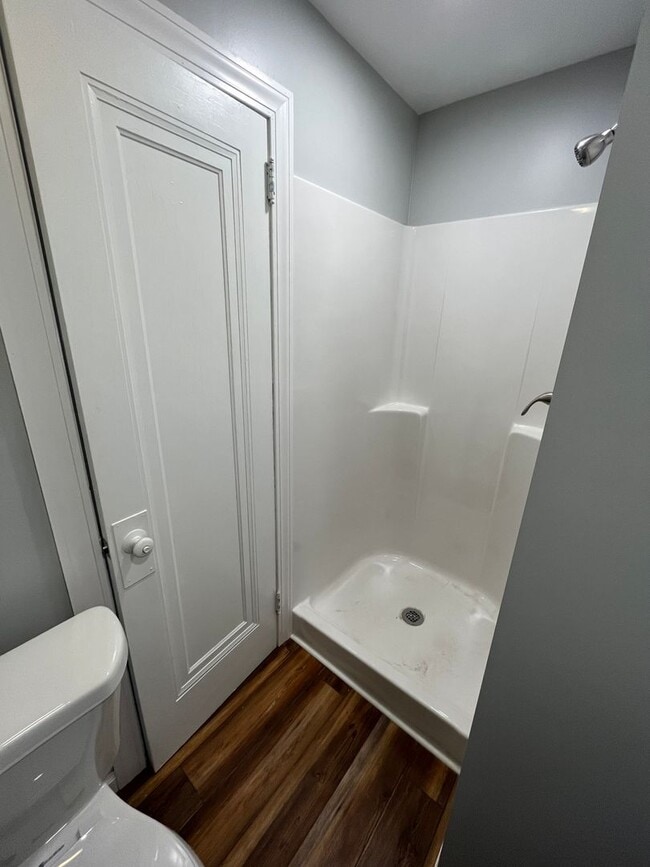 Building Photo - 4131 W Lake Rd