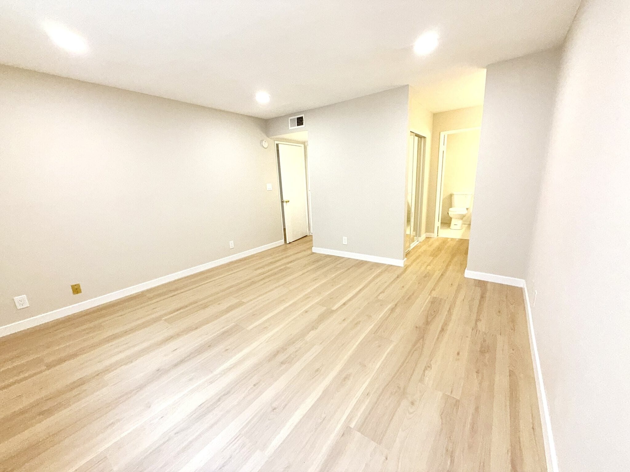 Building Photo - 620 E San Jose Ave