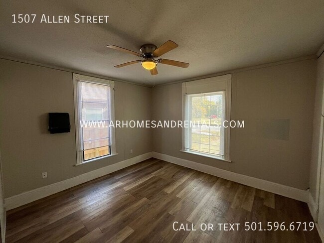 Building Photo - 1507 Allen St