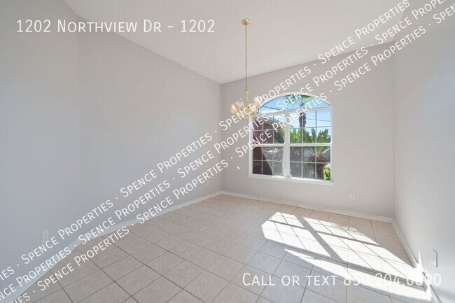 Building Photo - 1202 Northview Dr