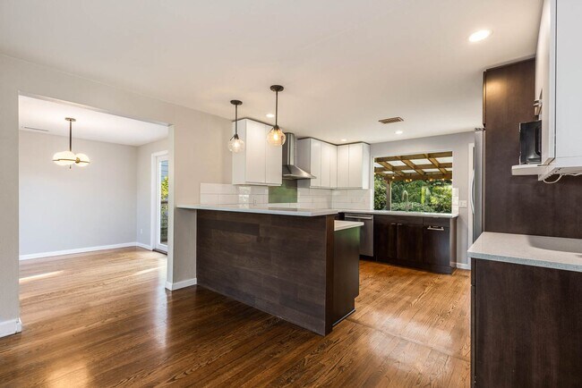 Building Photo - 11715 3rd Ave NW