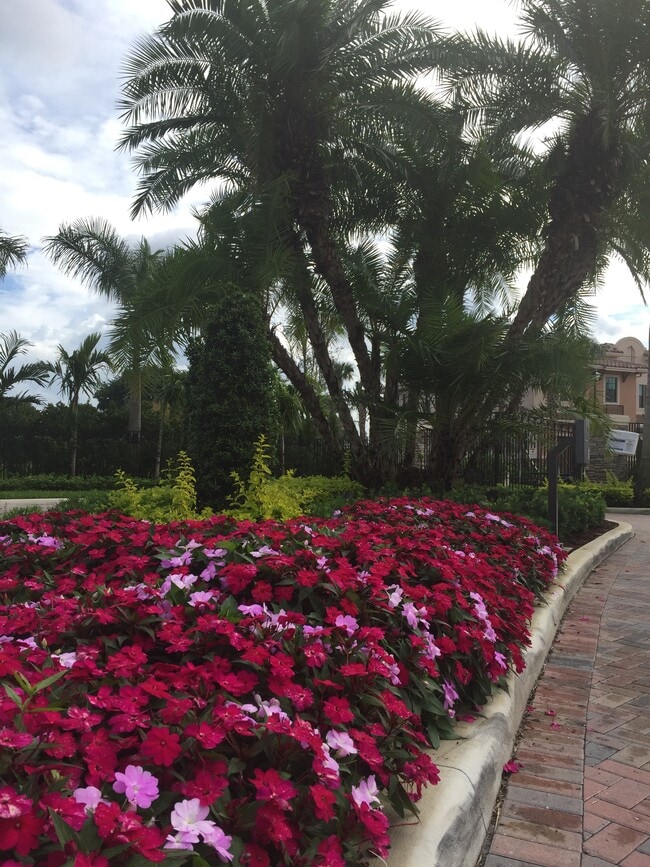 Building Photo - 176 SW 127th Terrace