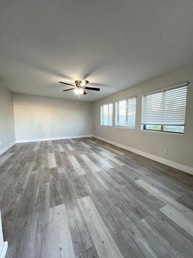 Building Photo - REMODELED 3 BEDROOM PLUS BONUS ROOM/BEDROOM. GREAT BACKYARD