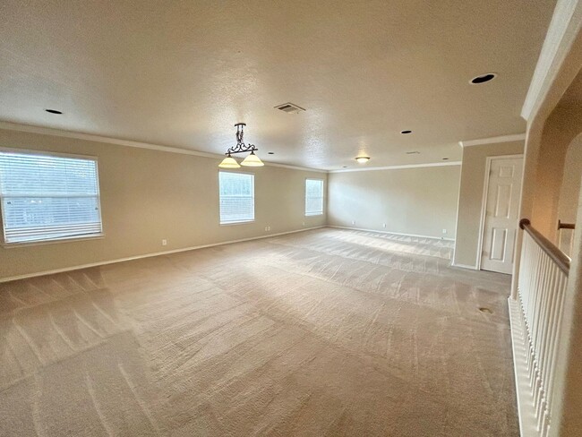 Building Photo - 4 Bedroom / 3.5 Bathroom beautiful house f...