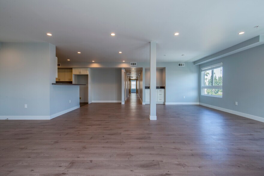 Building Photo - 3965 Carpenter Ave