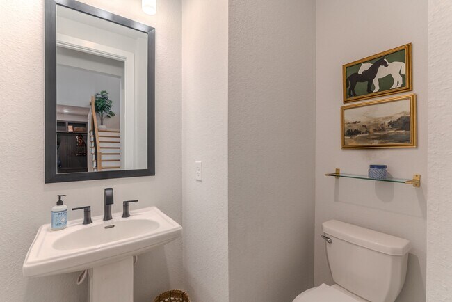 Building Photo - 63 Perennial Cyn Dr