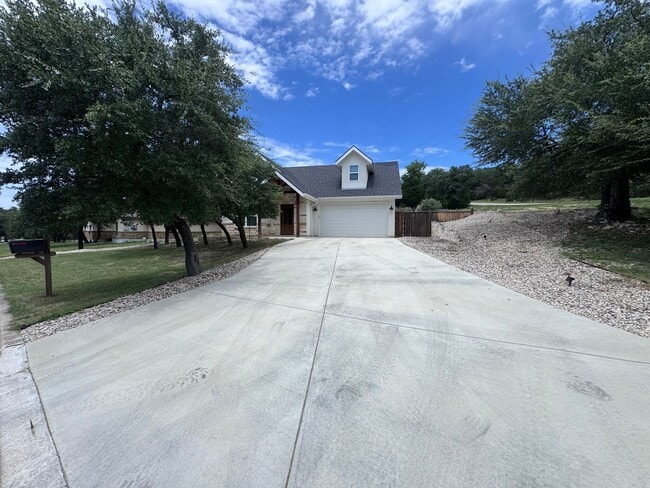 Building Photo - For Rent – 100 Brooklyn Dr, Canyon Lake, T...