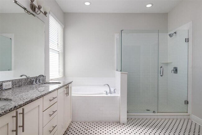 Building Photo - 506 E Robles St