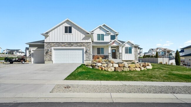 Building Photo - 2795 E Lakeside Dr