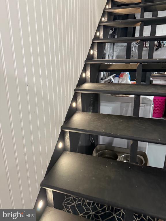 Building Photo - 8 English Oak Cir