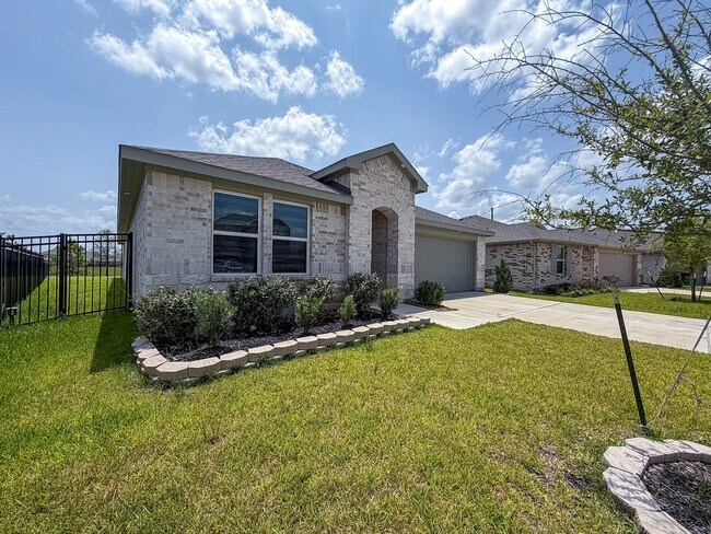 Building Photo - 3101 Emerald Ocean Dr