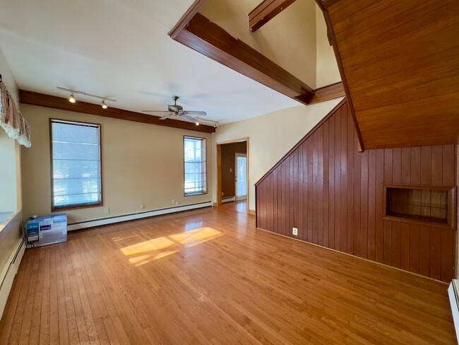 Building Photo - One-of-a-Kind 4-Bed/2-Bath Landsdowne Duplex!