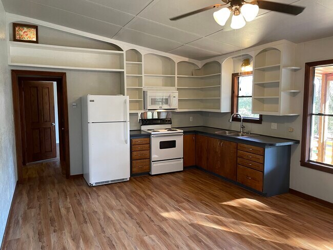 Building Photo - 13101 FM 225