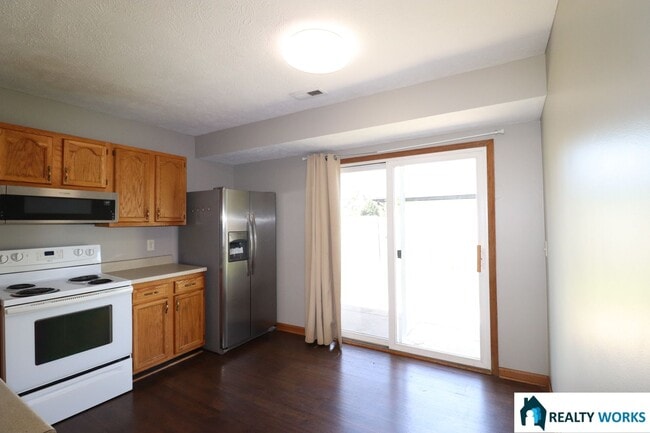Building Photo - Lovely 3 Bedroom, 1 bath house available now.