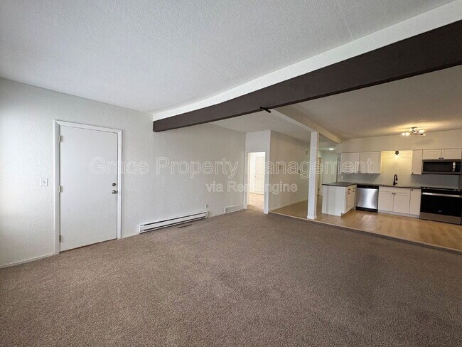 Building Photo - 635 Cedar St